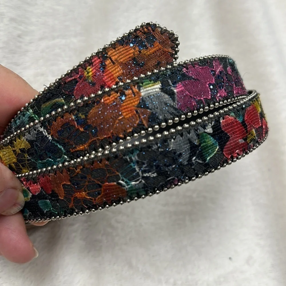 Beautiful vintage blingy floral beaded leather belt, silver buckle  size 2X